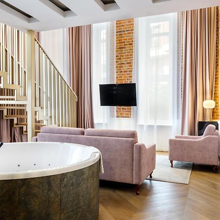 Golden Queen Deluxe Jacuzzi Apartments - Old Town クラクフ エクステリア 写真