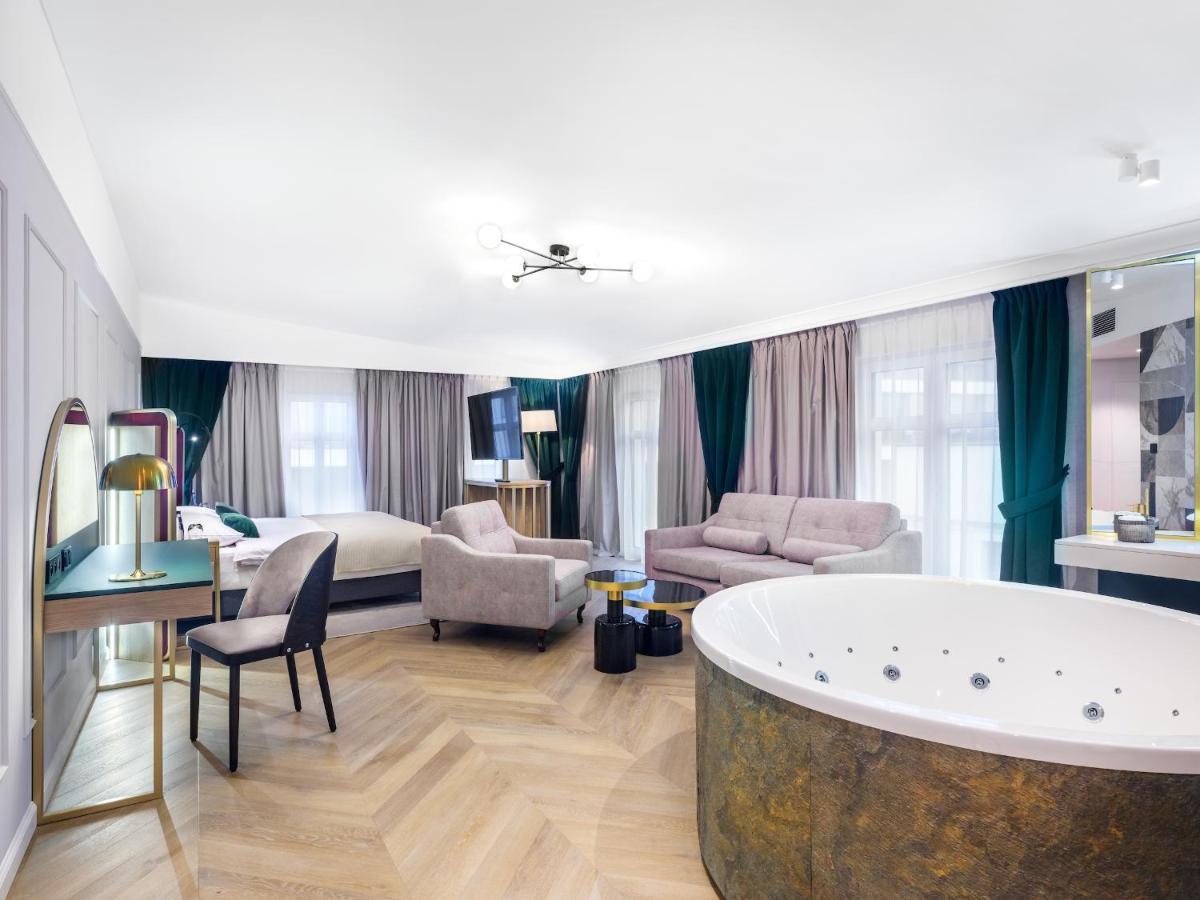 Golden Queen Deluxe Jacuzzi Apartments - Old Town クラクフ エクステリア 写真