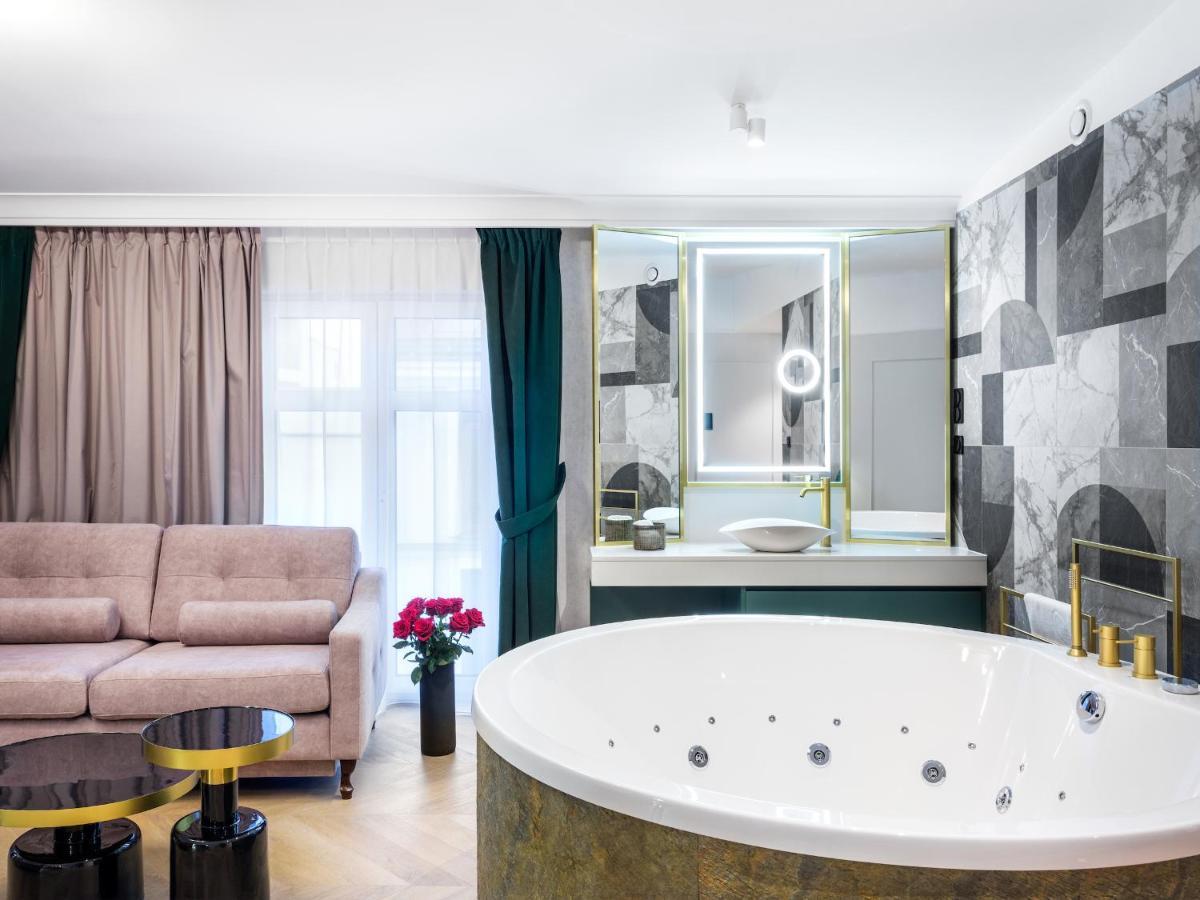 Golden Queen Deluxe Jacuzzi Apartments - Old Town クラクフ エクステリア 写真