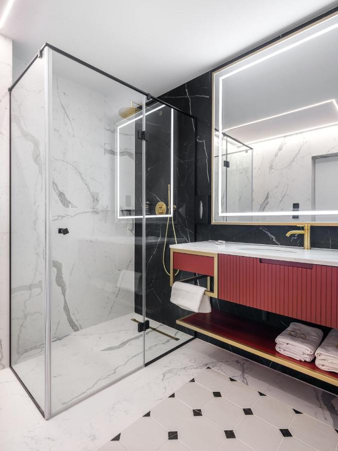 Golden Queen Deluxe Jacuzzi Apartments - Old Town クラクフ エクステリア 写真