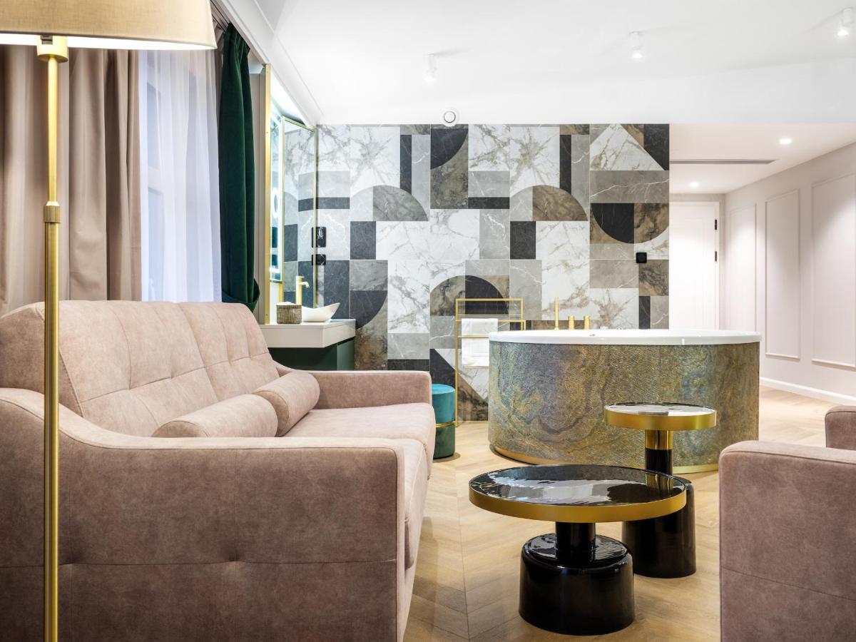 Golden Queen Deluxe Jacuzzi Apartments - Old Town クラクフ エクステリア 写真