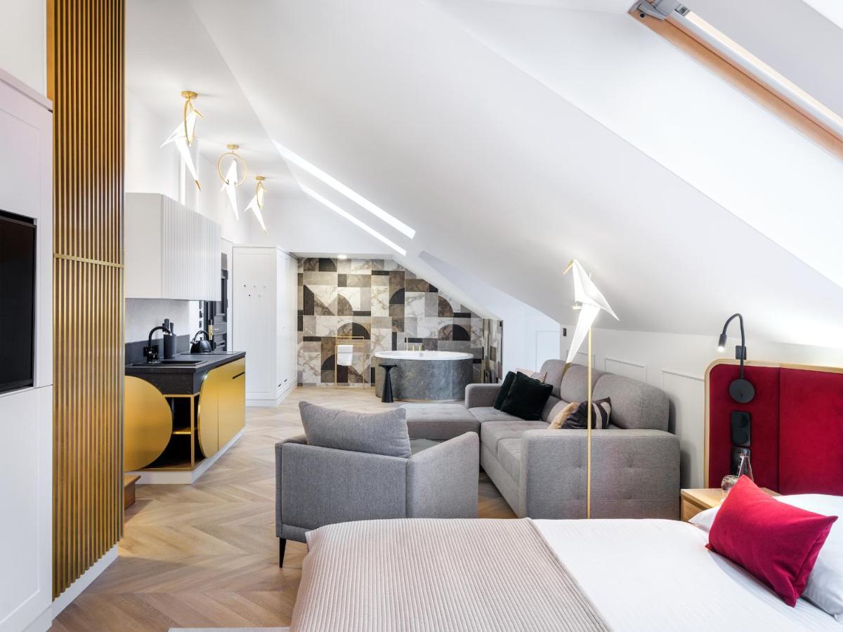 Golden Queen Deluxe Jacuzzi Apartments - Old Town クラクフ エクステリア 写真