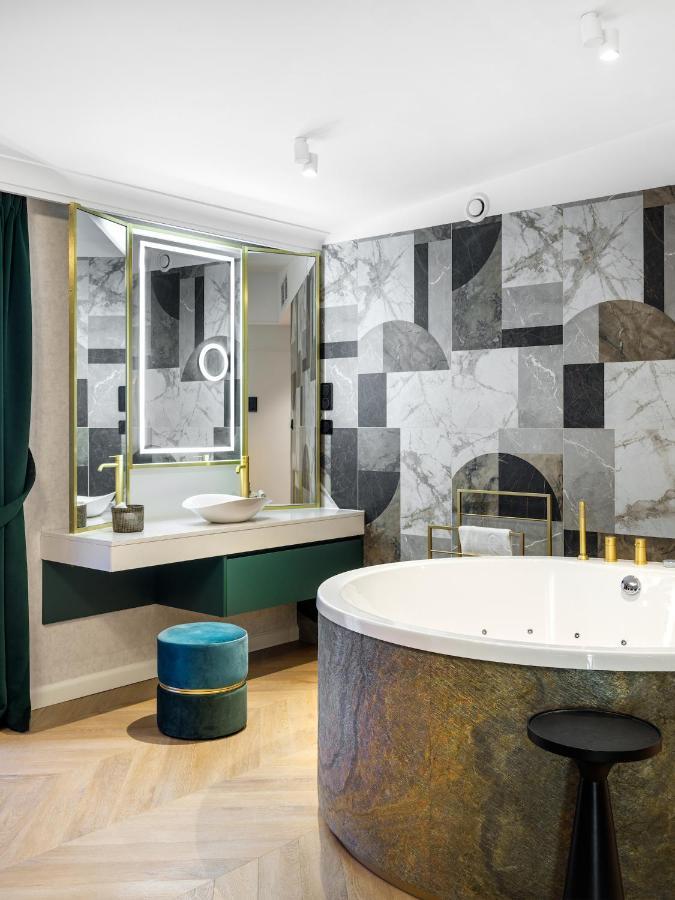 Golden Queen Deluxe Jacuzzi Apartments - Old Town クラクフ エクステリア 写真