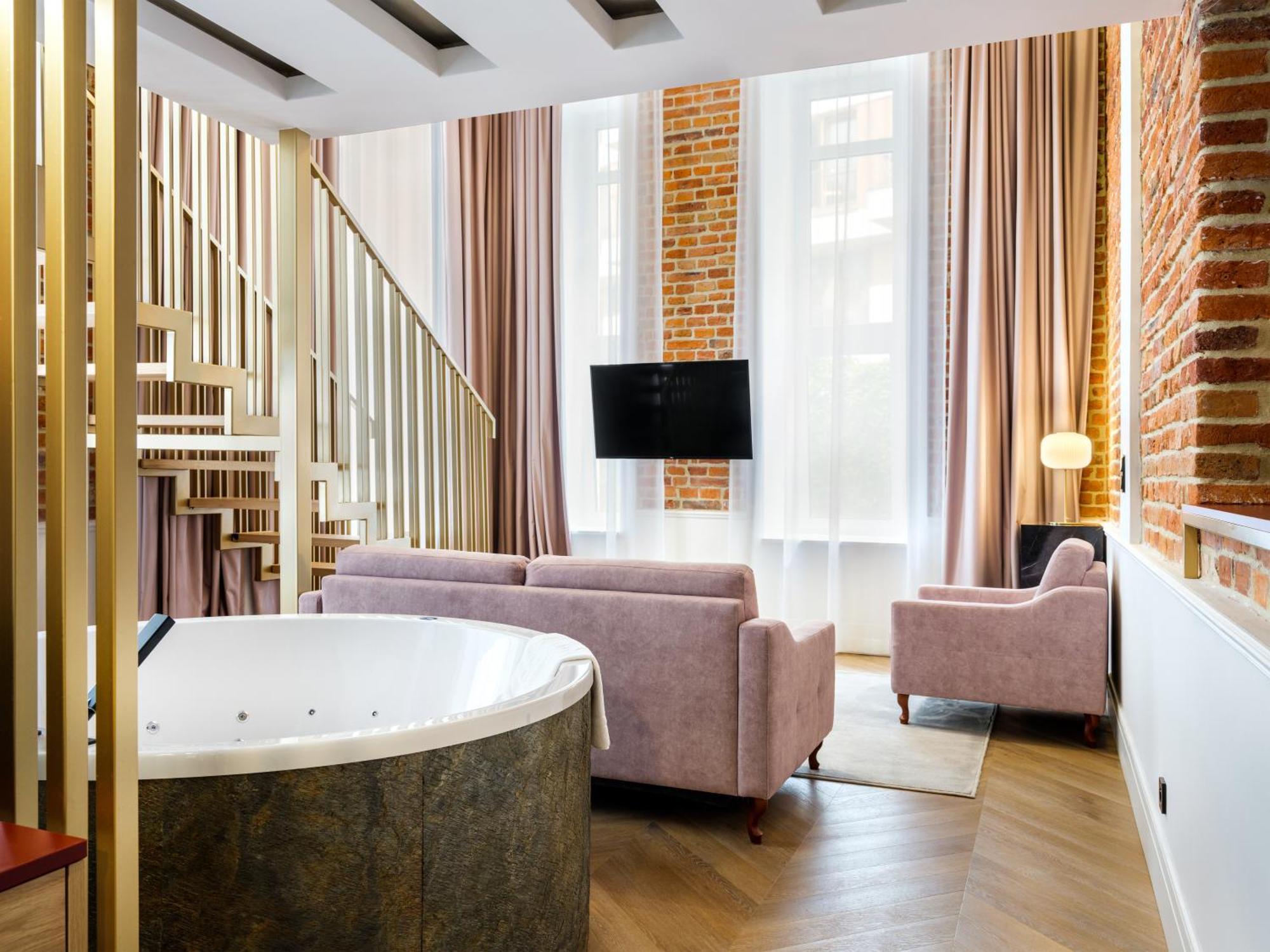 Golden Queen Deluxe Jacuzzi Apartments - Old Town クラクフ エクステリア 写真